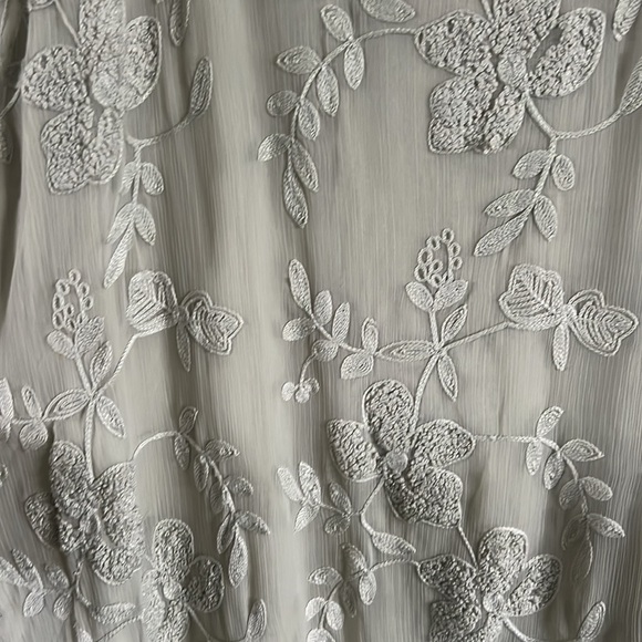 NAKD embroidered maxi dress in light green - Picture 9 of 14